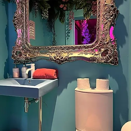 Manchester's Only Private Party For 12 With Makeup Aparthotel Manchester