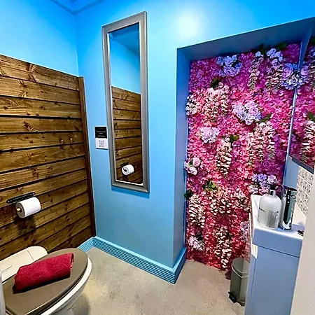 Manchester's Only Private Party For 12 With Makeup 3*