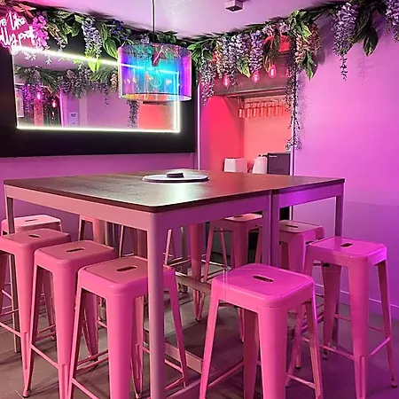 Aparthotel Manchester's Only Private Party For 12 With Makeup Manchester