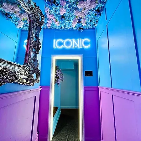 Manchester's Only Private Party For 12 With Makeup 3*