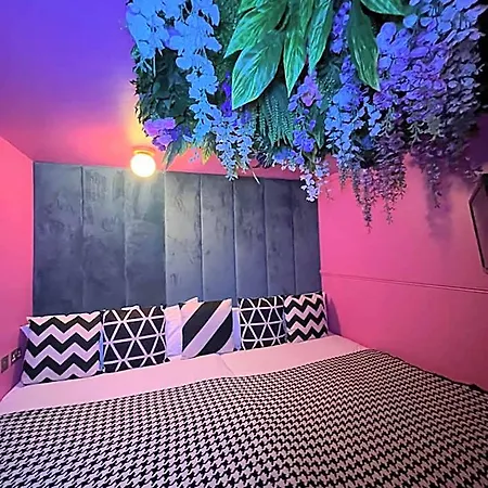 Manchester's Only Private Party For 12 With Makeup Aparthotel 3*