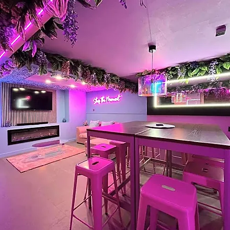 Manchester's Only Private Party For 12 With Makeup 3* Manchester