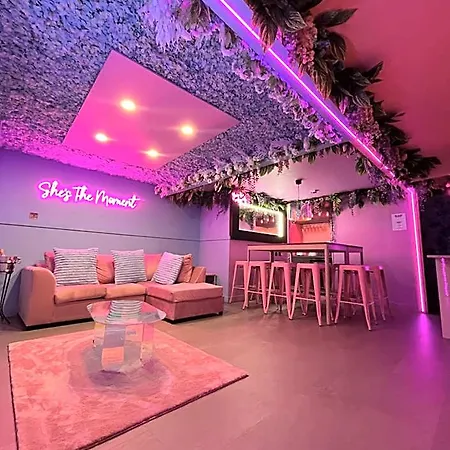 Manchester's Only Private Party For 12 With Makeup Aparthotel Manchester