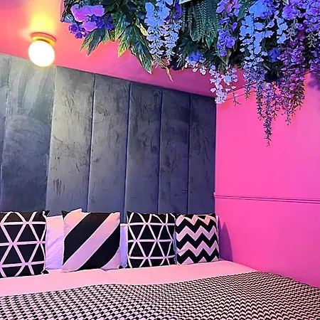 Manchester's Only Private Party For 12 With Makeup Aparthotel Manchester