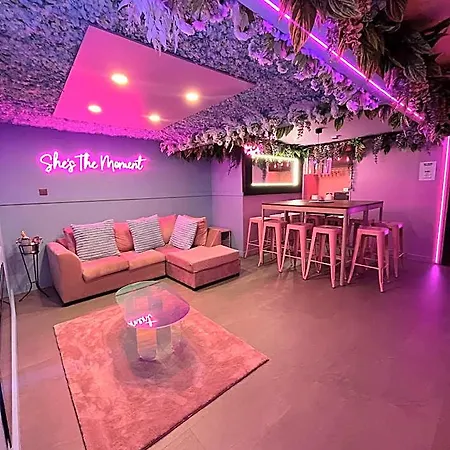 Manchester's Only Private Party For 12 With Makeup