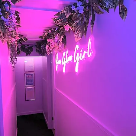 Aparthotel Manchester's Only Private Party For 12 With Makeup