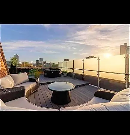 Swan Street Townhouse Hot Tub & Roof Terrace Manchester