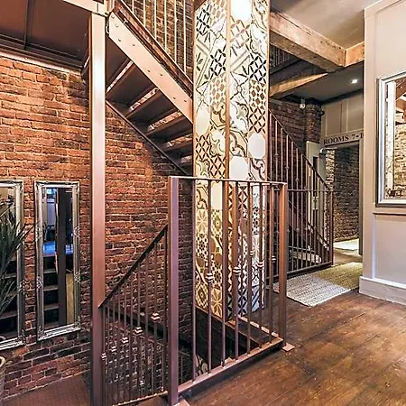 The Cow Hollow 4*