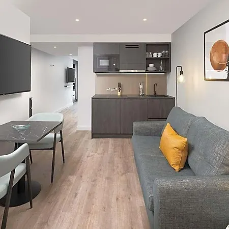 Отель By Marriott Piccadilly Манчестер
