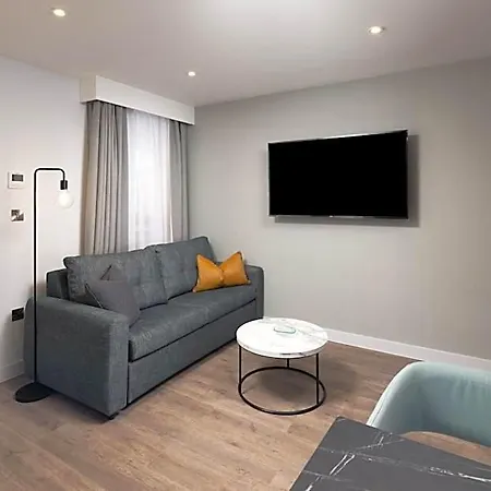 By Marriott Piccadilly Манчестер
