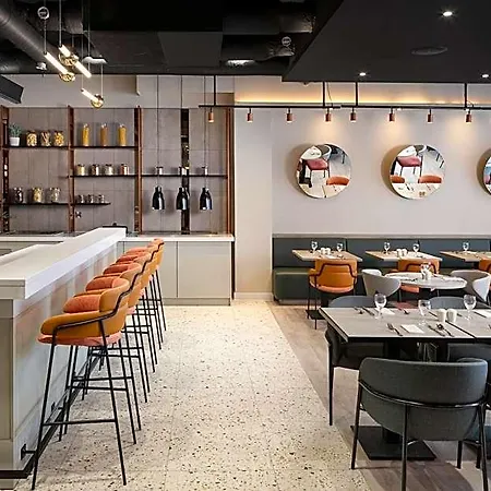 By Marriott Piccadilly Манчестер