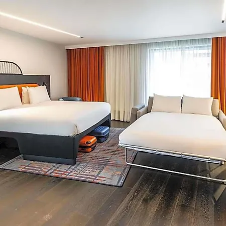 Hotel Tribe Airport