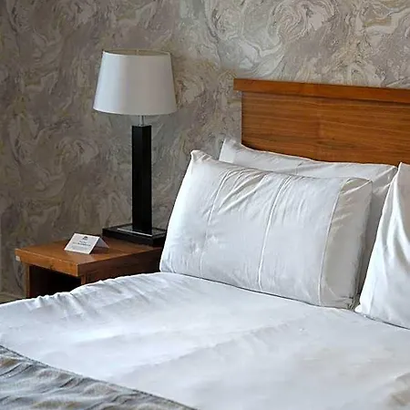 Fairway Hotel *