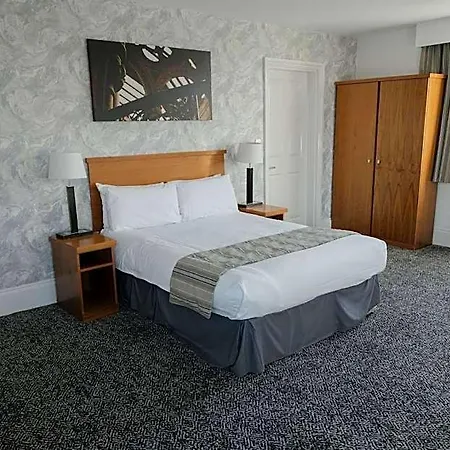 Fairway Hotel *