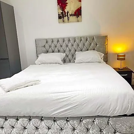 Oyo The Pleasant House Manchester