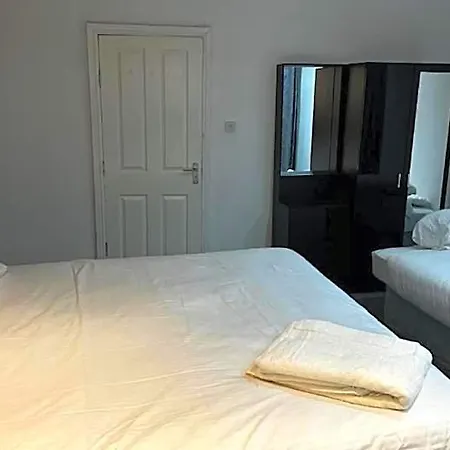 Oyo The Pleasant House Otel Manchester