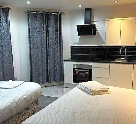Oyo The Pleasant House Otel 3*