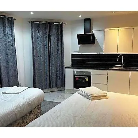 Oyo The Pleasant House Manchester