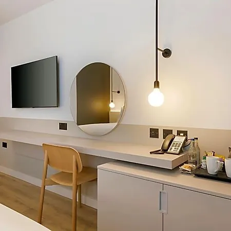 Leonardo Piccadilly Hotel 4*