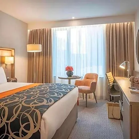 Clayton Centre 4*