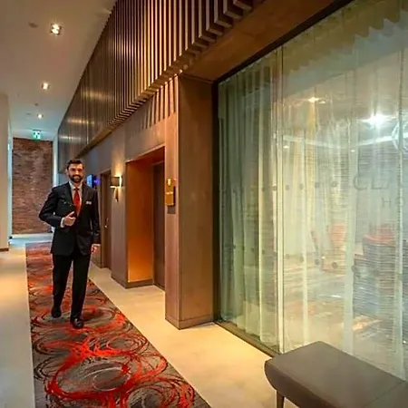 Hotel Clayton Centre 4*