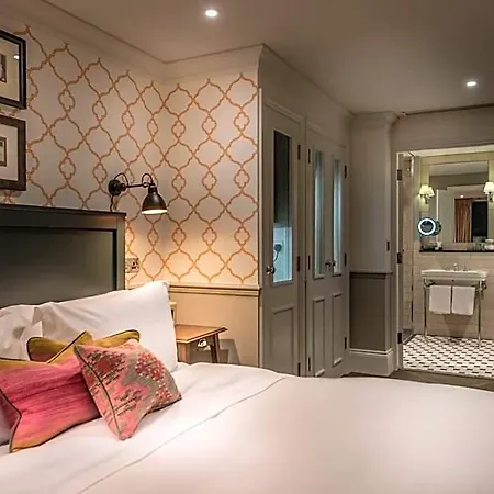 King Street Townhouse & 4*