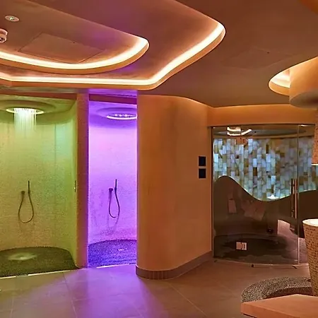 King Street Townhouse & 4*