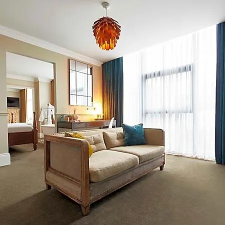 King Street Townhouse & 4*