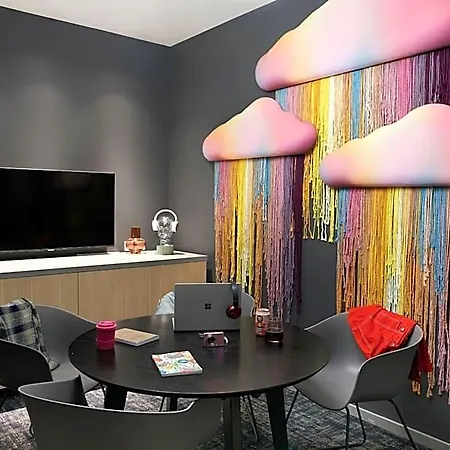Hotel Moxy Centre 3*