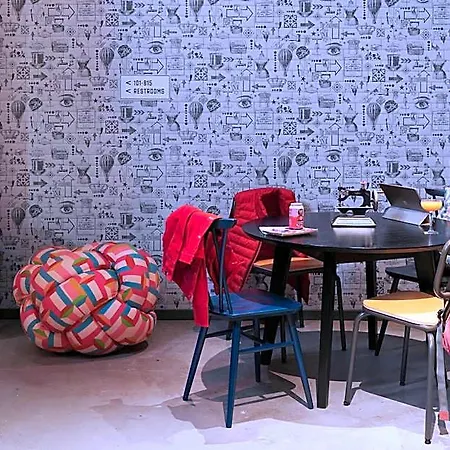 Moxy Centre Hotel