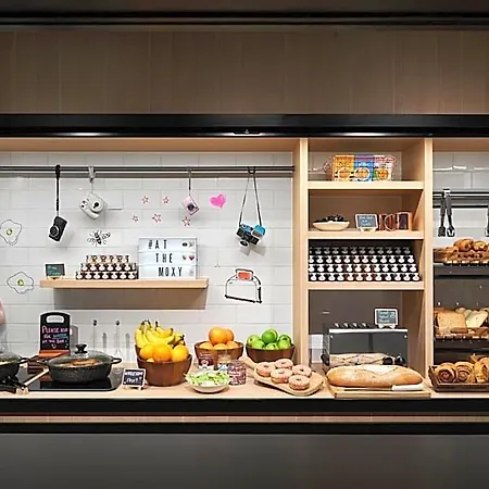 Hotel Moxy Centre 3*