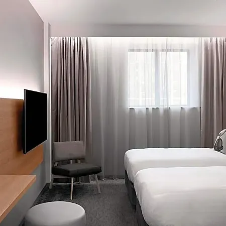 Moxy Centre 3*