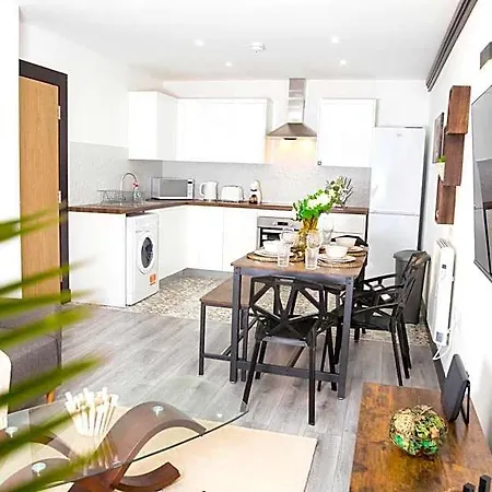 The Cozy Chapter - Spacious Near Centre & Old Trafford Manchester