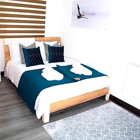 The Cozy Chapter - Spacious Near Centre & Old Trafford *