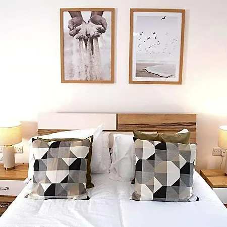 The Cozy Chapter - Spacious Near Centre & Old Trafford Holiday home Manchester