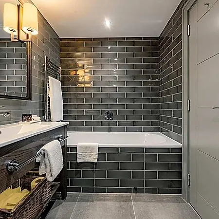 Dakota Hotel 5*