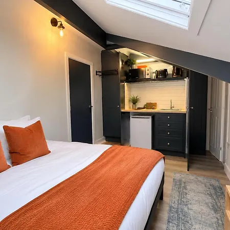 Deluxe In Manchester