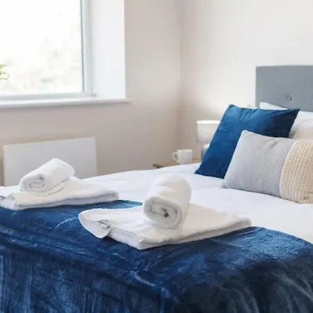 Spacious & Bright 2 Bed Daire *