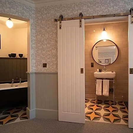 Eleven Didsbury Park 4*