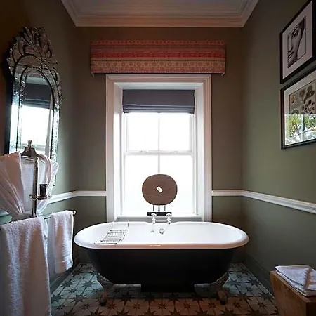 Отель Eleven Didsbury Park 4*