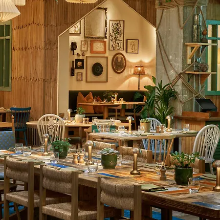 Treehouse Otel 4*