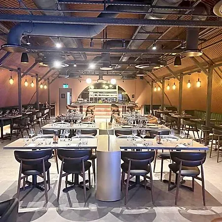 Отель Aloft By Marriott Centre