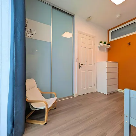 Cosy 2-bed Free Parking, Near Etihad & Centre Daire