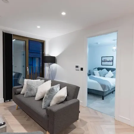 One Bed Flat 7 Mins Walk To Piccadilly Apartment *