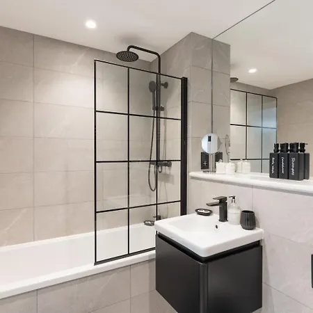 One Bed Flat 7 Mins Walk To Piccadilly Apartment