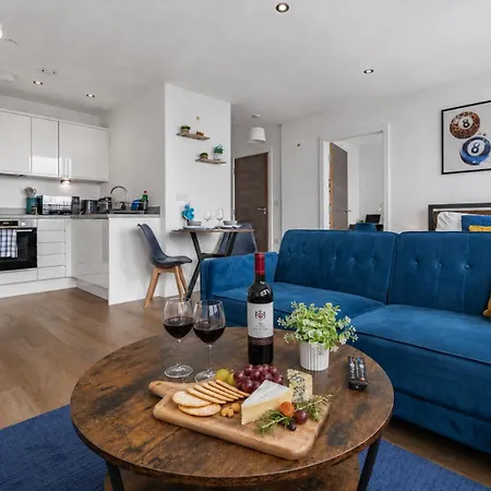 Апартаменты Sleeps 5 Ideal For Work Trips Up To 40 Percent Off Old Trafford Modern Манчестер