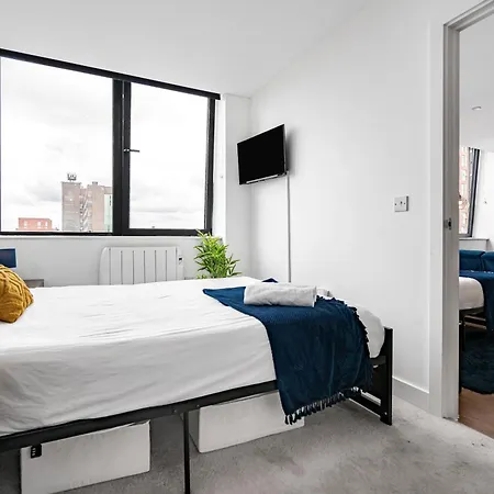 Апартаменты Sleeps 5 Ideal For Work Trips Up To 40 Percent Off Old Trafford Modern *