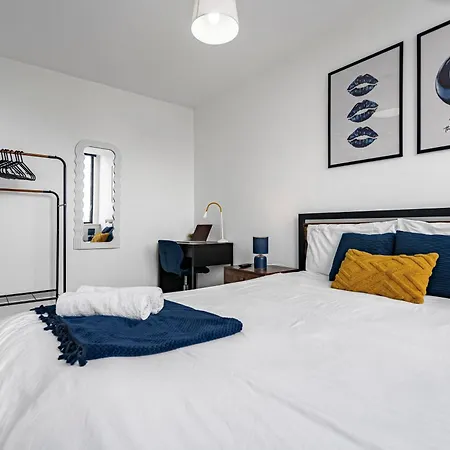 Апартаменты Sleeps 5 Ideal For Work Trips Up To 40 Percent Off Old Trafford Modern Манчестер