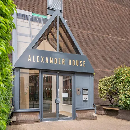 Апартаменты Sleeps 5 Ideal For Work Trips Up To 40 Percent Off Old Trafford Modern