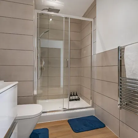 Sleeps 5 Ideal For Work Trips Up To 40 Percent Off Old Trafford Modern *